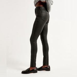 NWT Abercrombie high rise skinny jeans in Coated Black - size 33